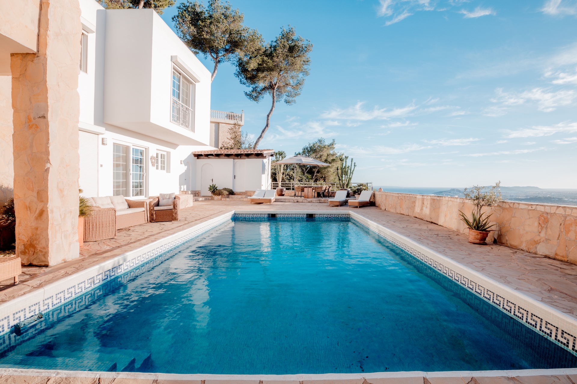 Resa Estates Ibiza sale te koop Villa hills Can Furnet pool side.jpg